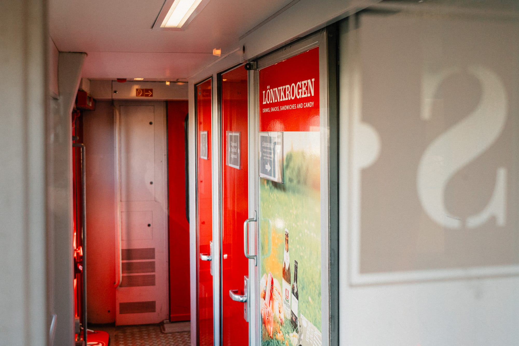 Snacks und Getränke gibt es auch im Abteilverkauf