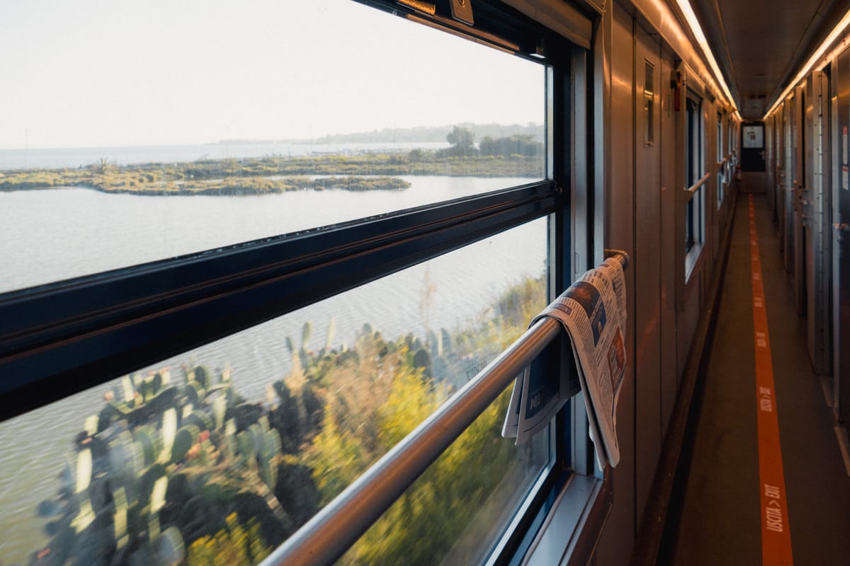 Blick aus dem Gang des Schlafwagens