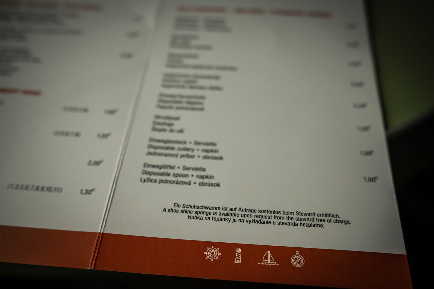 Eigentlich das beste an der Speisekarte: Der kostenlose Schuhschwamm