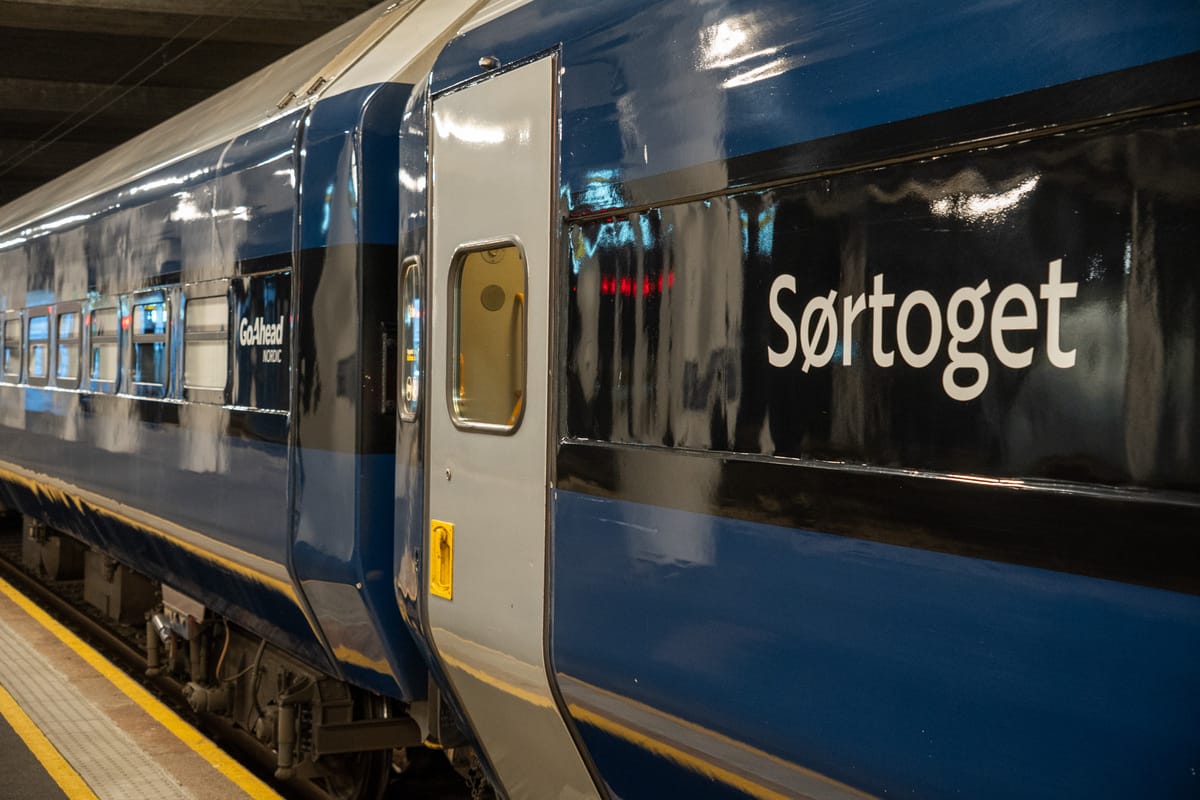 Le train de nuit « Sørtoget » de Go-Ahead Nordic à quai