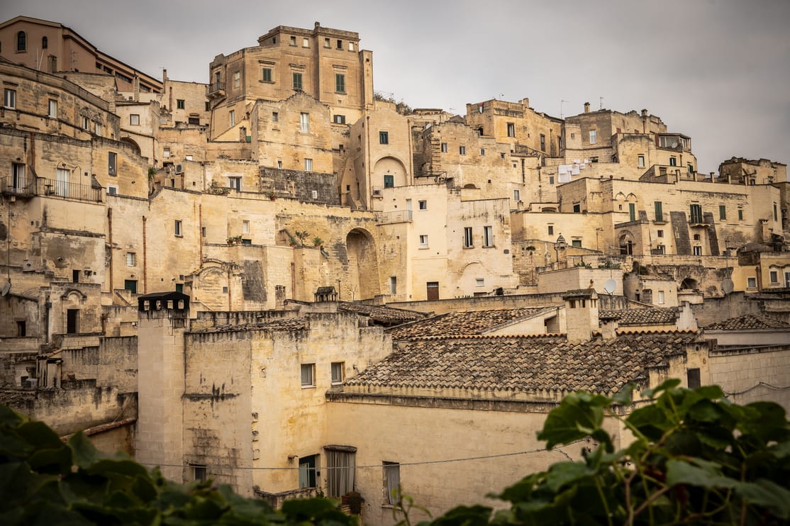 La ville troglodyte millénaire de Matera est accessible depuis la côte Adriatique en train